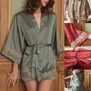 Peignoir Kimono Soyeux avec finition en dentelles