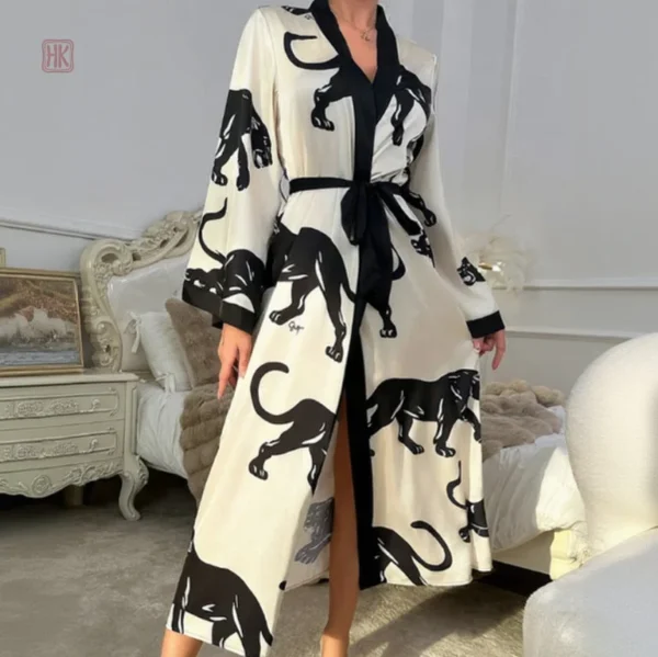 Kimono Femme en tissu soyeux motif léopard