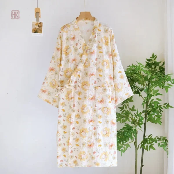 Peignoir élégant au design fleuri pour un style rétro
