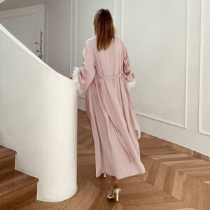 Peignoir long rose idéal pour les soirées