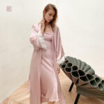 Kimono rose confortable à porter chez soi
