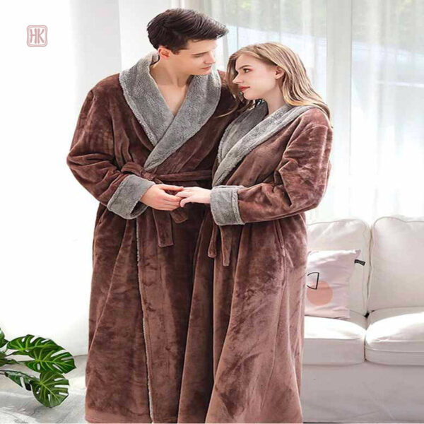 Peignoir femme en tissu moelleux, idéal pour la détente
