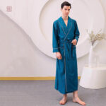 Peignoir piscine homme en tissu léger et confortable