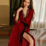 Peignoir léger en satin rouge
