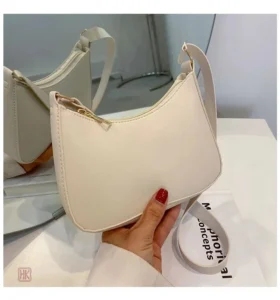 Accessoire féminin tendance à porter en bandoulière