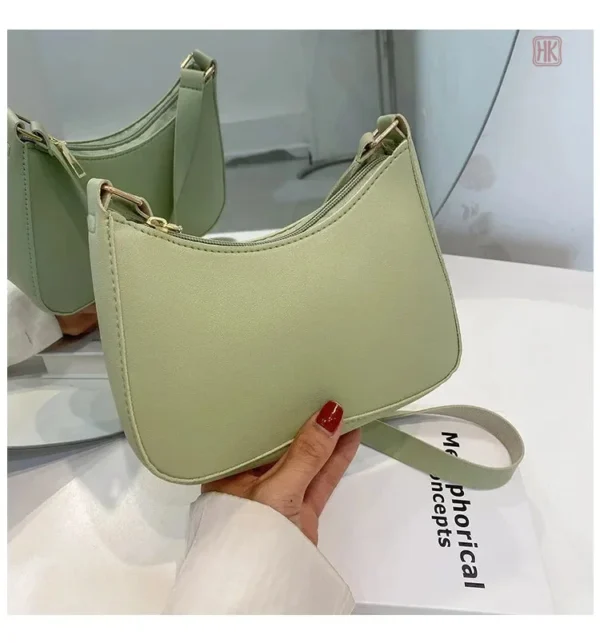 Design compact et stylé pour femme active