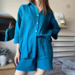 Pyjama chic bleu canard pour soirées relaxantes