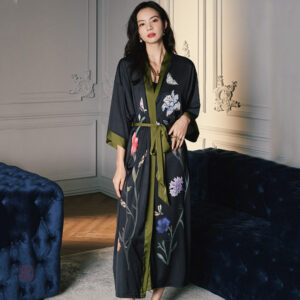 Kimono noir élégant pour des nuits confortables