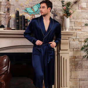 Kimono en soie bleu pour hommes élégants
