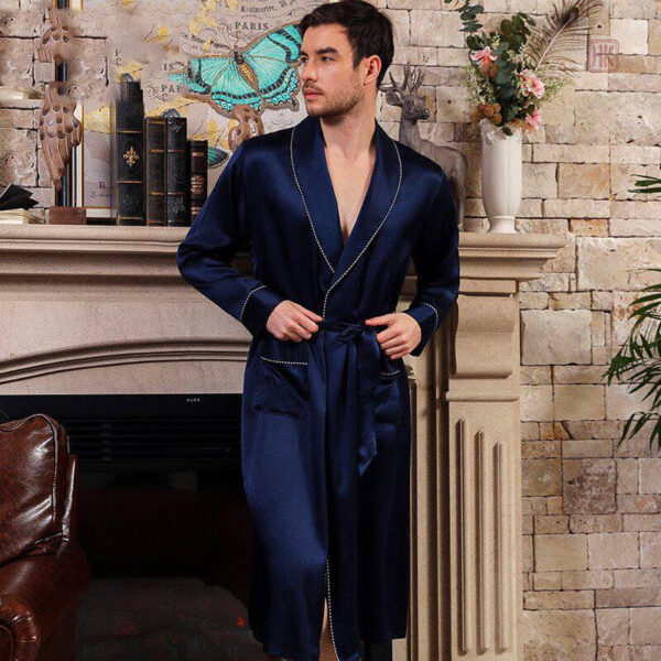 Kimono en soie bleu pour hommes élégants