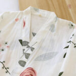 Vêtement de nuit style kimono blanc
