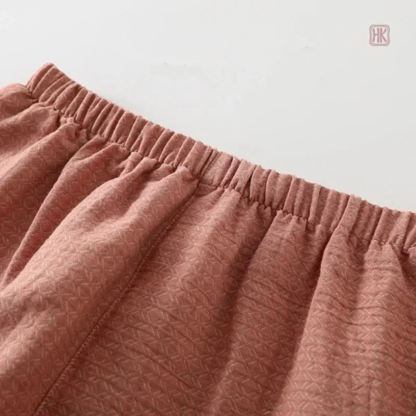 Vêtement de Nuit en Rose, Style et Chaleur
