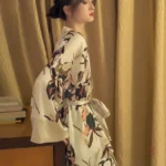 Vêtement de nuit élégant, style kimono féminin