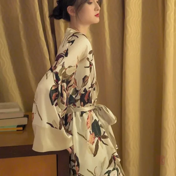 Vêtement de nuit élégant, style kimono féminin