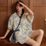 Kimono d'été féminin avec design élégant et fluide