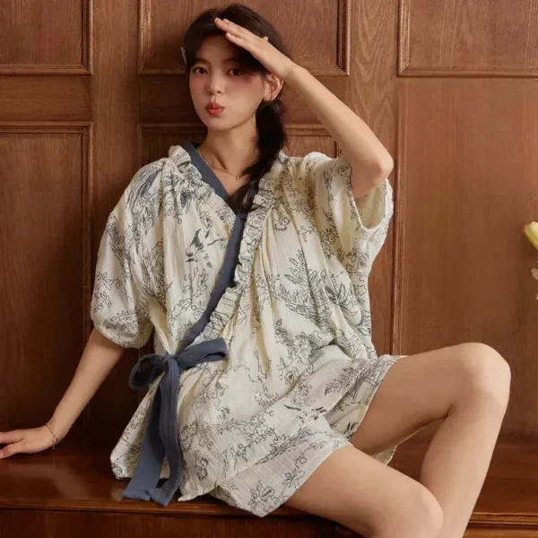 Kimono d'été féminin avec design élégant et fluide