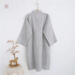 Kimono homme avec motif de vagues traditionnelles japonaises