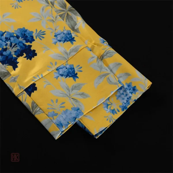 Kimono jaune pour femme, une touche de glamour à la maison