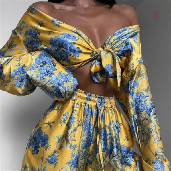 Kimono jaune élégant pour des nuits raffinées