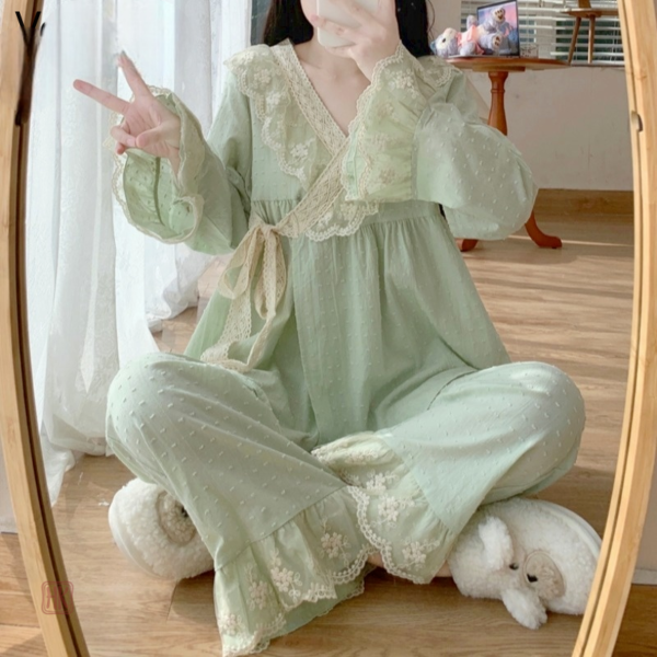 Kimono doux avec dentelles élégantes