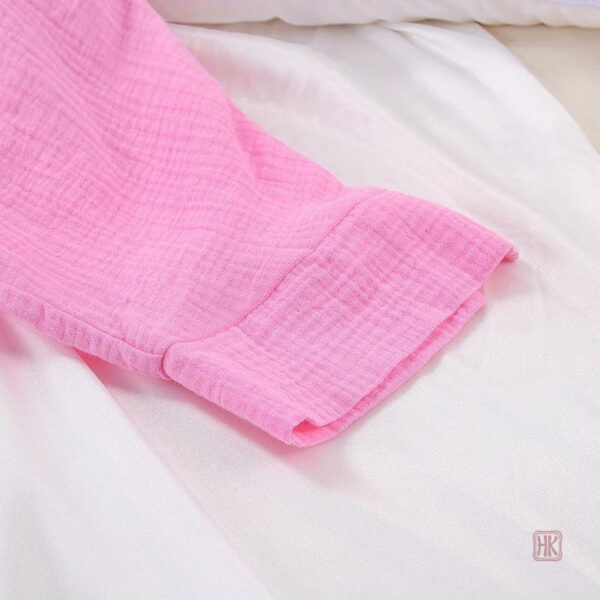 Pyjama léger rose pour les nuits estivales