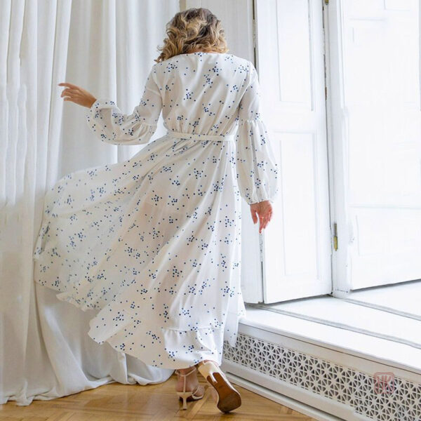 Vêtement kimono en blanc, idéal pour une tenue estivale élégante