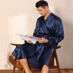 Vêtement d'intérieur homme, peignoir bleu