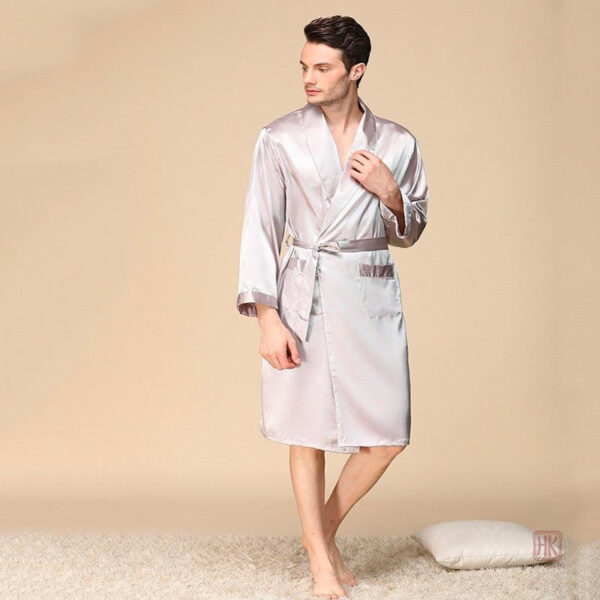 Vêtement d'intérieur homme, peignoir blanc confortable