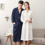 Kimono homme en bleu marine, style moderne et décontracté