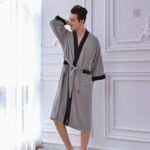 Peignoir homme en tissu doux, coupe moderne