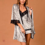 Robe de nuit élégante en tissu velours