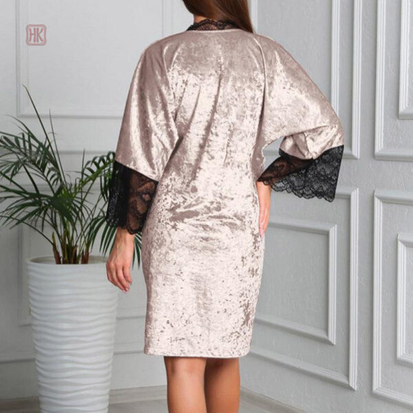 Robe de nuit velours avec design stylé et féminin