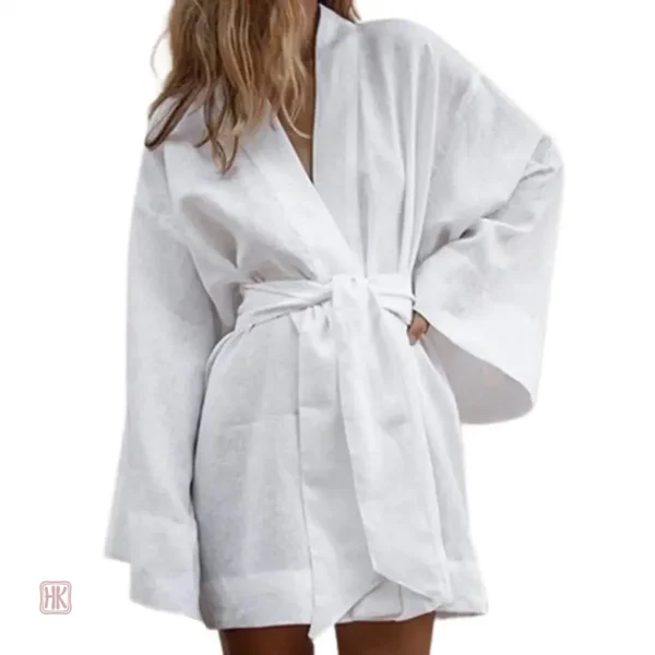 Robe kimono blanche, élégance et confort réunis en un seul vêtement