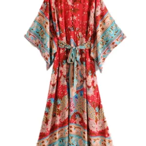 Robe légère Boho avec motifs colorés sur fond rouge