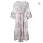 Style kimono beige avec des boutons décoratifs