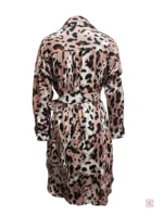 Vêtement féminin kimono, motif animalier chic