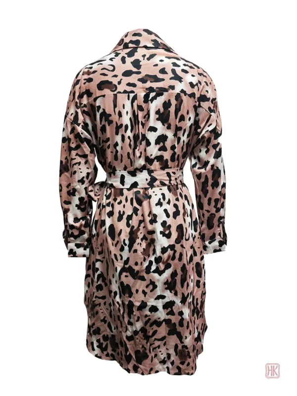Vêtement féminin kimono, motif animalier chic