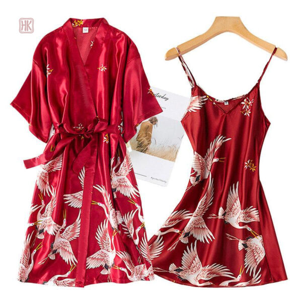 Robe rouge kimono, idéale pour les occasions festives