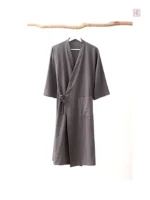 Vêtement d'été gris en style kimono