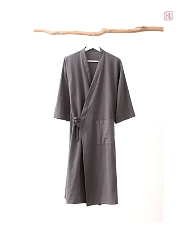 Vêtement d'été gris en style kimono