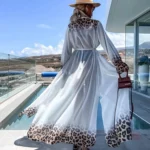 Vêtement léger kimono blanc pour l'été