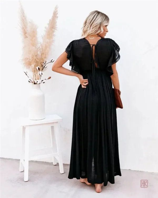 Vêtement kimono noir, idéal pour les journées ensoleillées