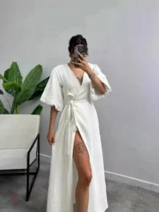 Vêtement féminin en style kimono intemporel
