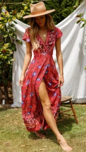 Robe Kimono à fleurs dans des tons rouges vibrants
