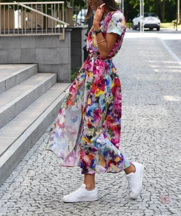 Robe kimono avec fleurs multicolores élégantes