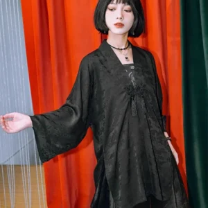 Robe style kimono avec motifs gothiques uniques