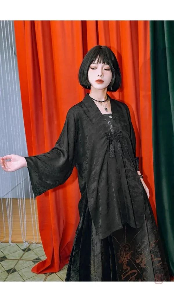 Robe style kimono avec motifs gothiques uniques