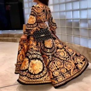 Robe kimono aux motifs raffinés et modernes