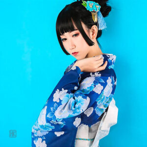Vêtement traditionnel japonais, robe kimono à motifs bleu