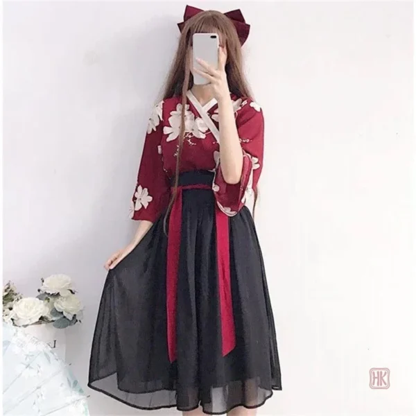 Robe courte au style japonais, parfaite pour les journées ensoleillées